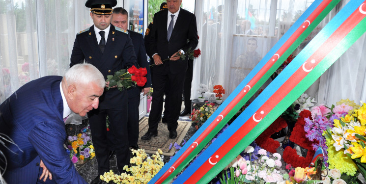 Vətən müharibəsi şəhidi Nəbiyev Elmar Elman oğlunun anım günü münasibəti ilə məzarı və ailəsi ziyarət olunub